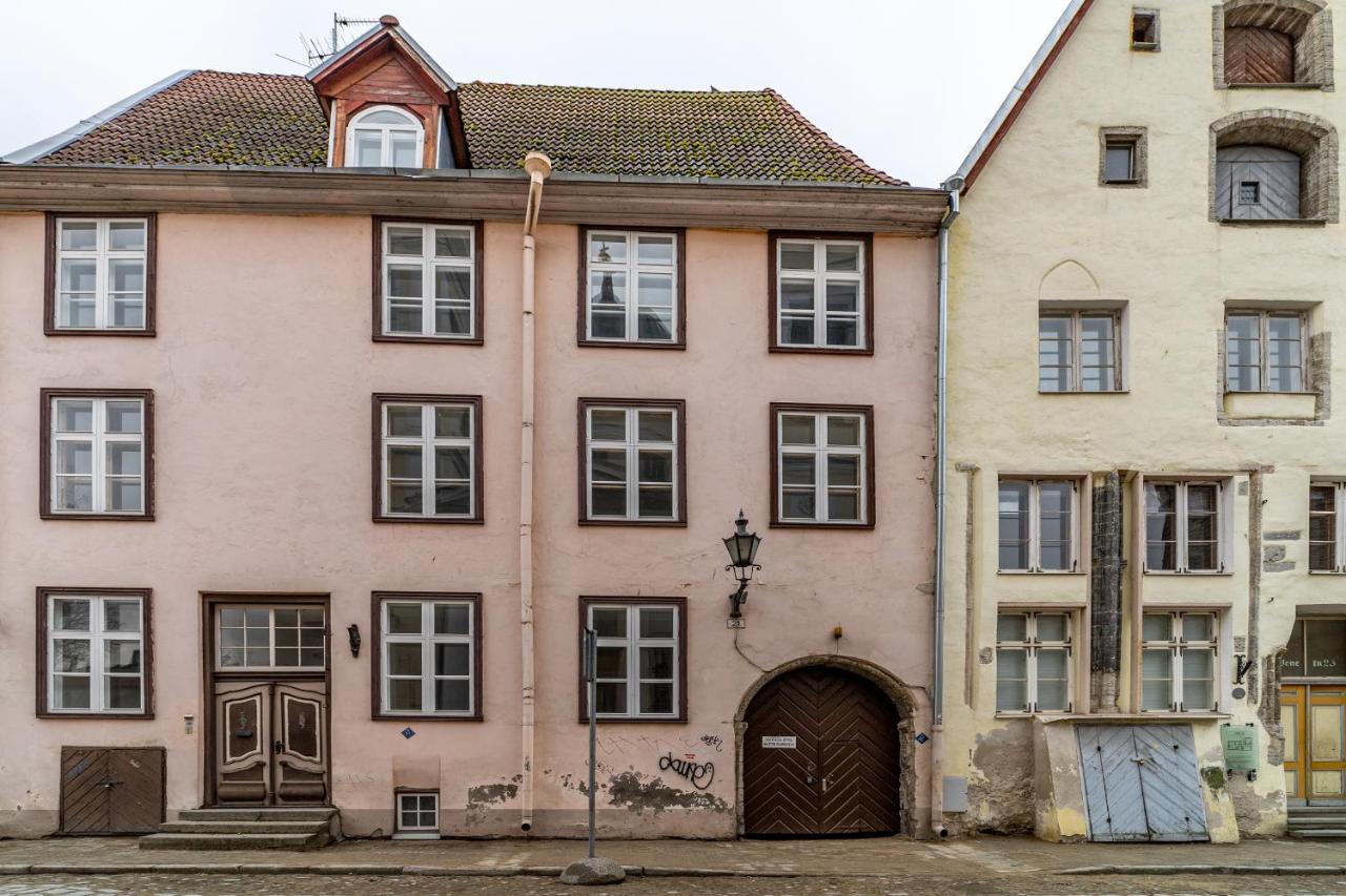 Roofs Of The Old Tallinn Guest House Экстерьер фото